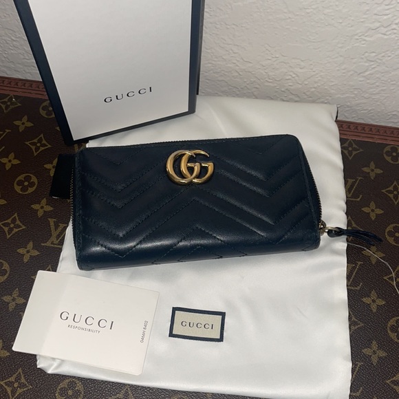Authentic Gucci black marmont long zippy wallet